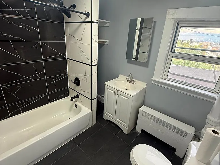 153 Garside St #3 — Photo 9
