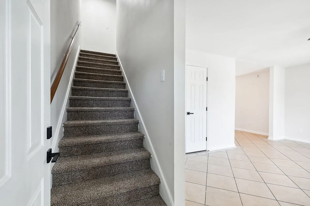 3 bed, 1.5 bath, 1650 sqft, $1,850 — Photo 2