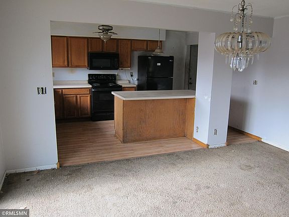 5th image of 512 Central Ave W