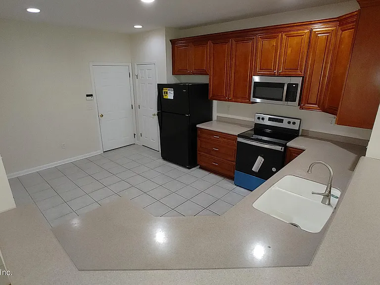 11073 Castlemain Cir E — Photo 12
