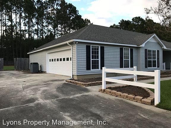 2nd image of 3913 Stratford Cir