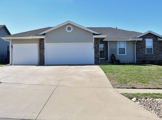 7115 SW 17th St, Topeka, KS 66615