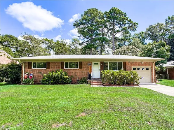 1052 Old Canterbury Dr, Virginia Beach, VA 23455