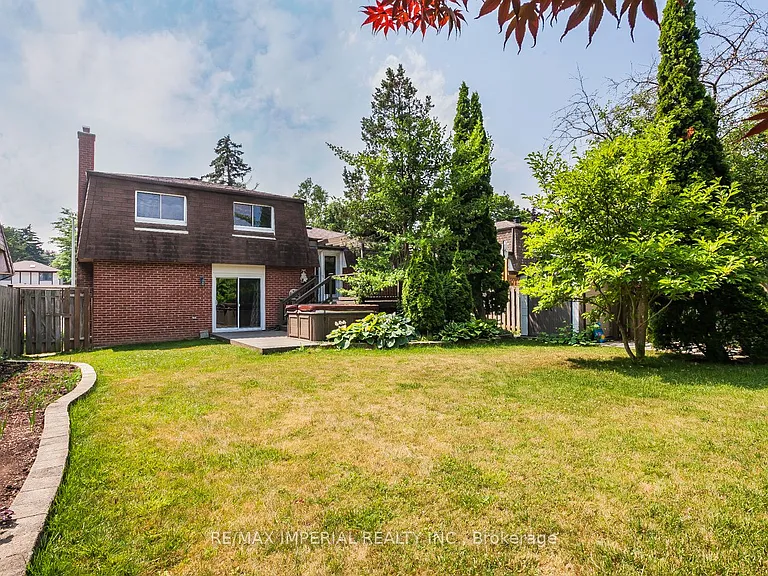48 Carlton Rd — Photo 4