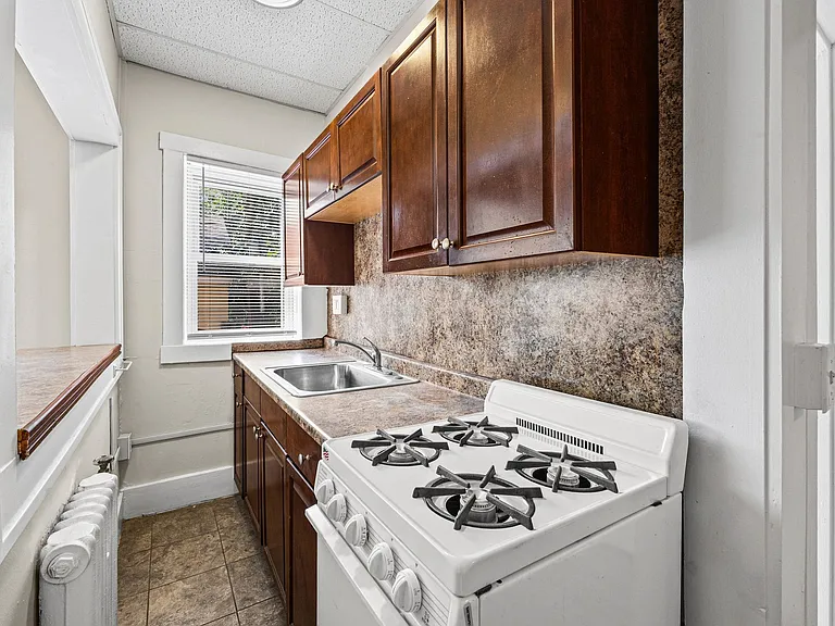1625 East Ave — Photo 13