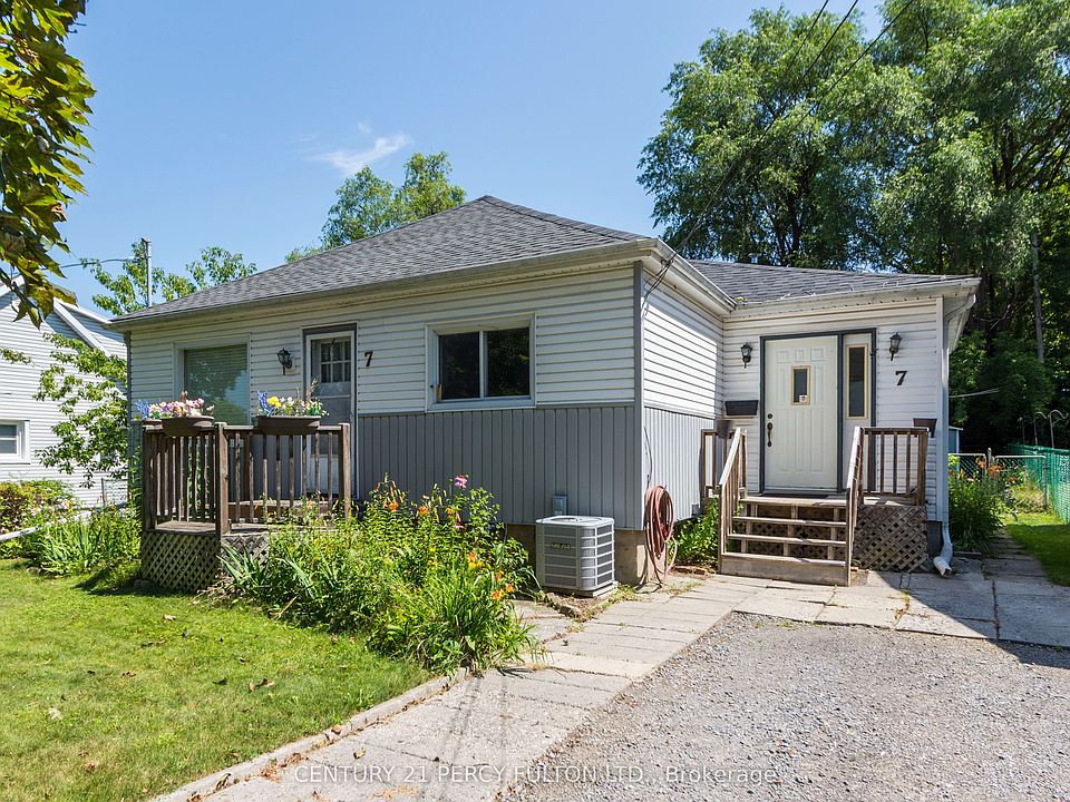1st image of 7 Valleyview Cres
