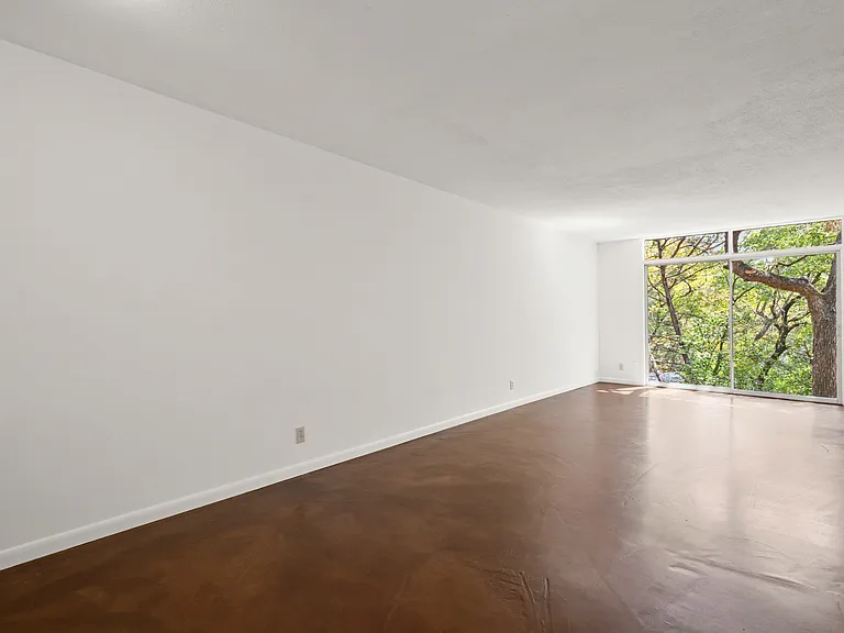 1801 Westlake Dr Apartments — Photo 9