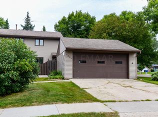 3205 Cherry Ln N, Fargo, ND 58102