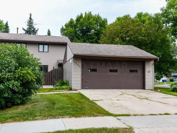 3205 Cherry Ln N, Fargo, ND 58102