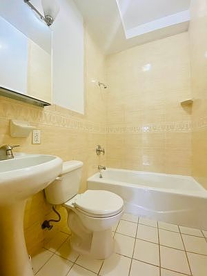 4th image of 186 Hancock St APT 6