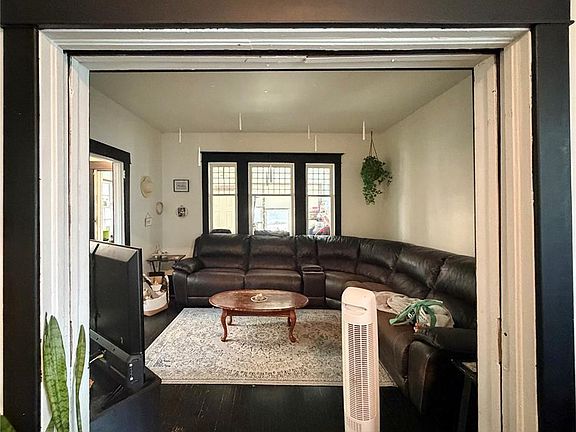 3rd image of 2130 Rae STREET