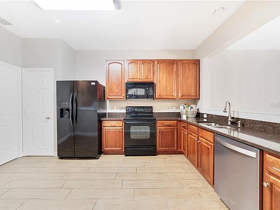 4th image of 2573 Galliano Cir
