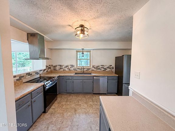 2nd image of 8505 Troutman Ln