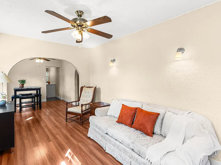 921 S M St — Photo 7