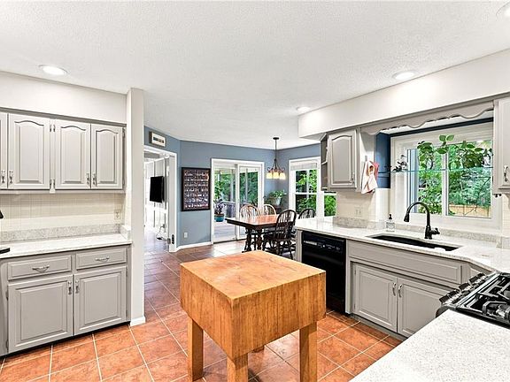 5th image of 8209 Acuff Ln