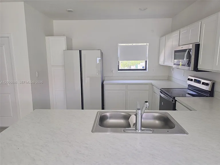501 NE 1st Dr #501 — Photo 4