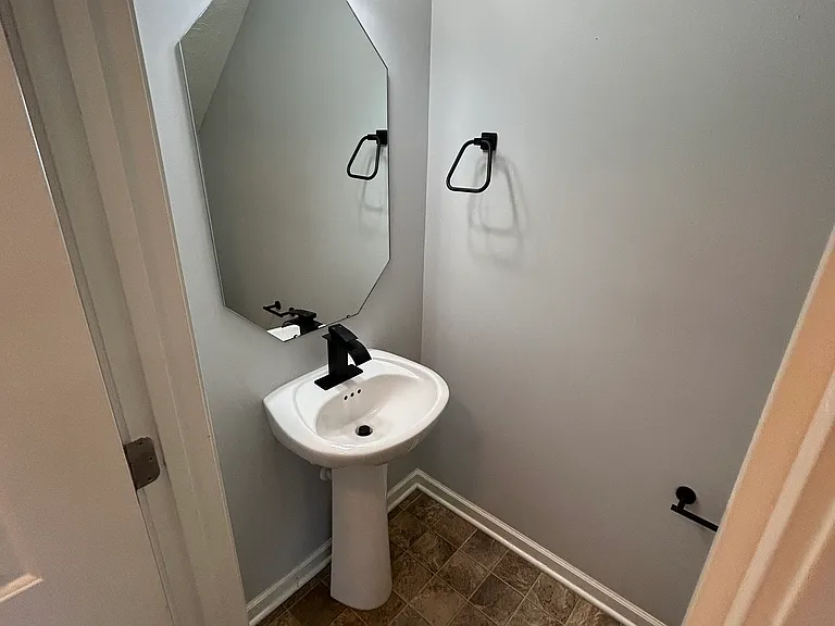 1567 Sprucedale Dr — Photo 13