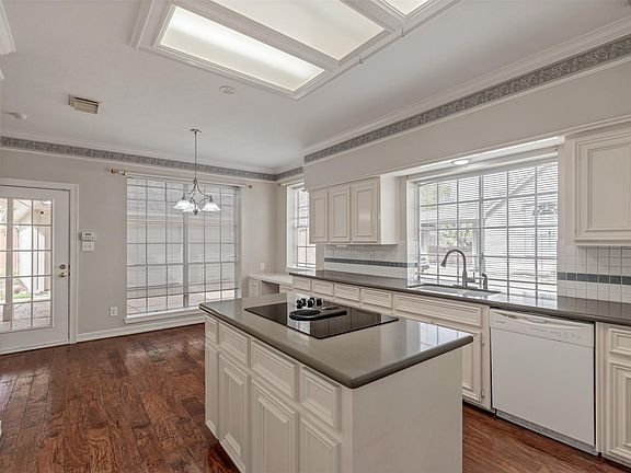 4th image of 2218 Morning Park Dr