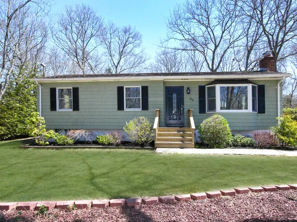 46 Sunny Line Dr, Calverton, NY 11933