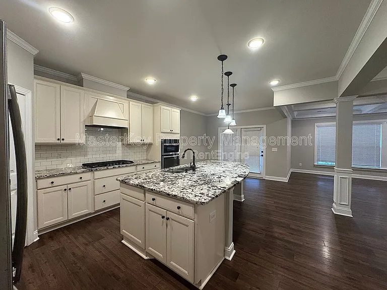 1904 Blue Jay Point — Photo 2
