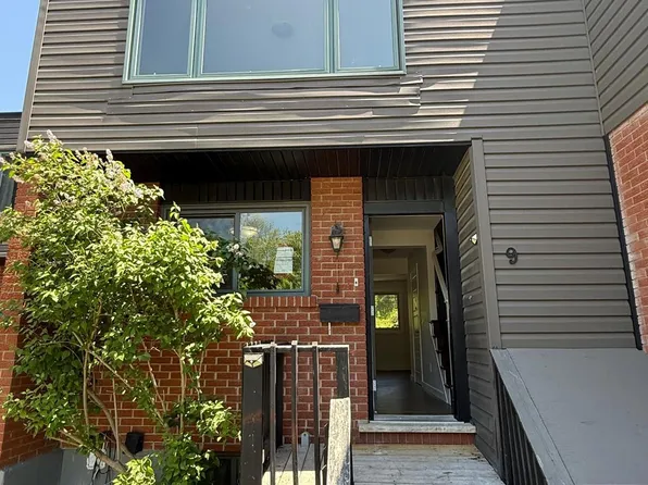 15 Scenic Dr #9, Kitchener, ON N2A 2P5
