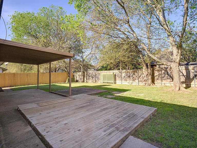 2104 Magazine St — Photo 28