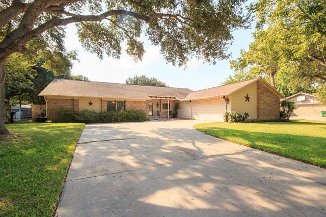 1st image of 103 Woodwind Dr