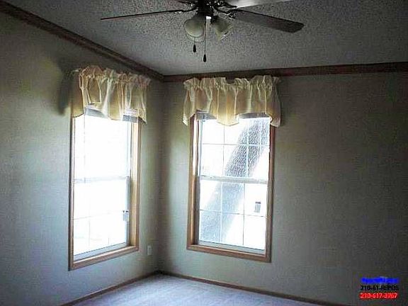 2nd image of 115 E New Braunfels St