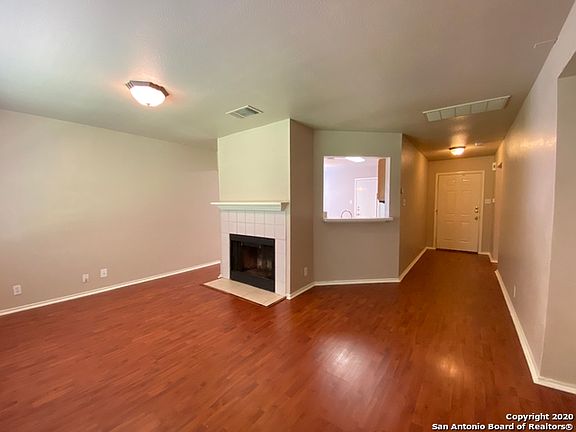 5th image of 9207 Encino Vlg