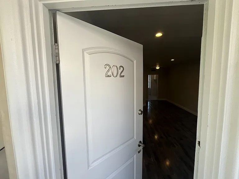 Oakhurst Apartments — Photo 18