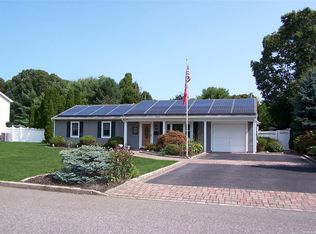 3 Susan Dr, Bellport, NY 11713