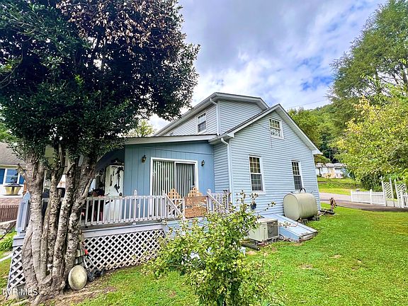 4th image of 1023 Ridge Ave NW