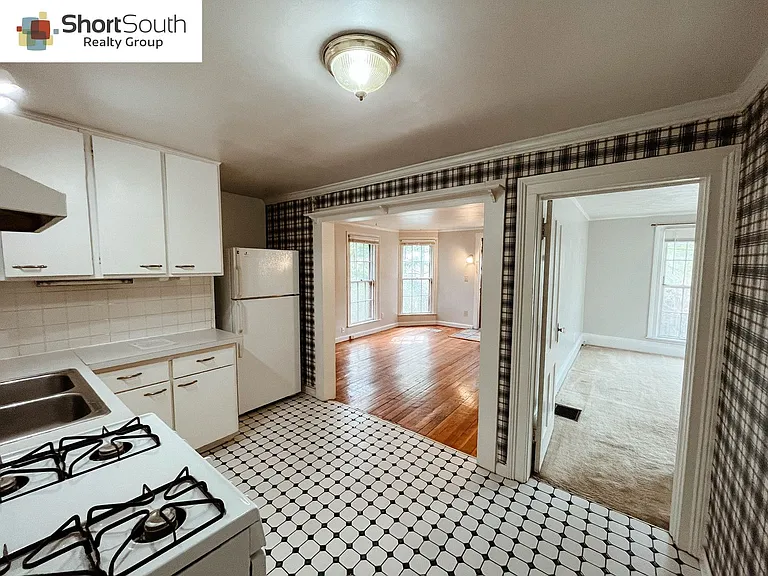 235 Lafayette Ave NE — Photo 7