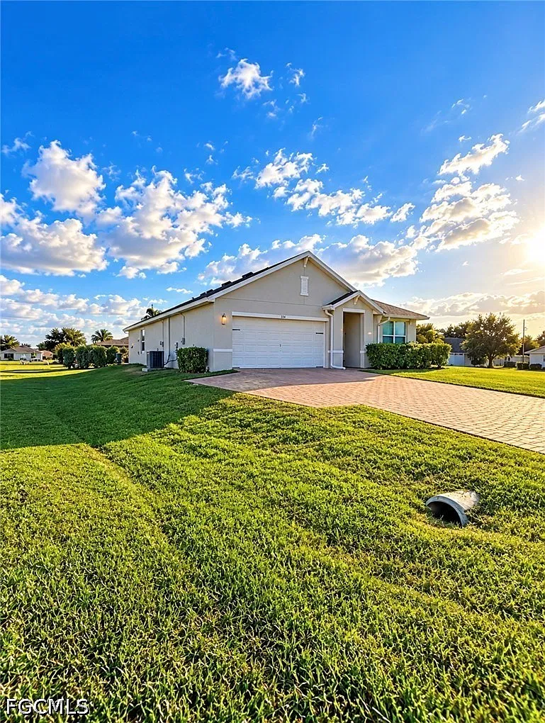 3 bed, 2.0 bath, 1672 sqft, $2,100 — Photo 1