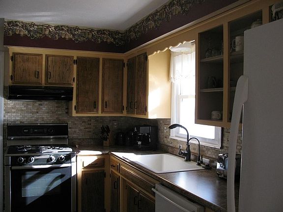 2nd image of 208 John F Kennedy Dr