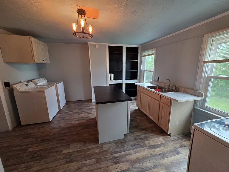 208 E Liberty St — Photo 7