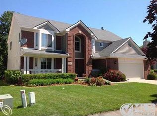 2731 Greenlawn Ave, Commerce Township, MI 48382