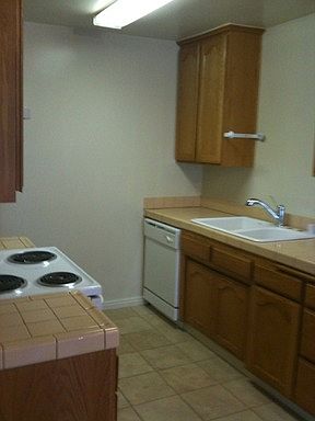 1st image of 308 W Queen St APT 1