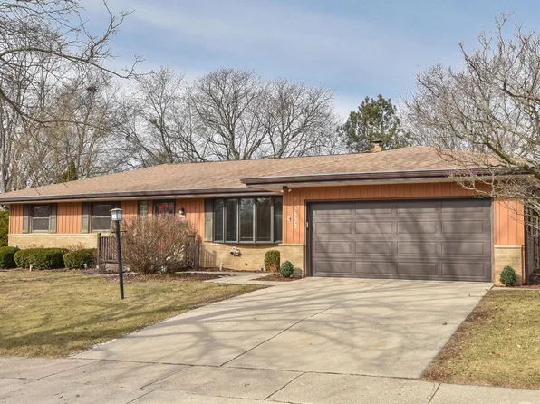 5600 Lakeview DRIVE, Greendale, WI 53129
