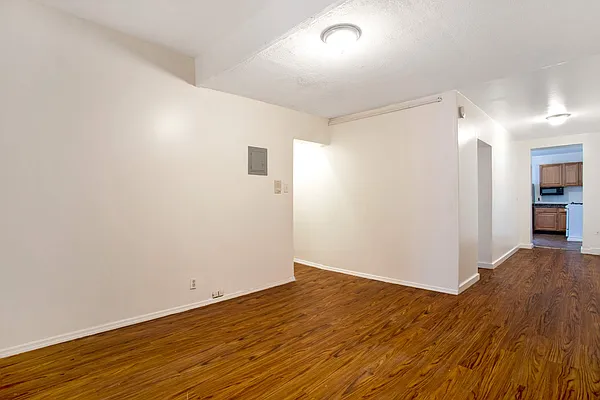 Rented by Moises Farhart, LREB | media 10