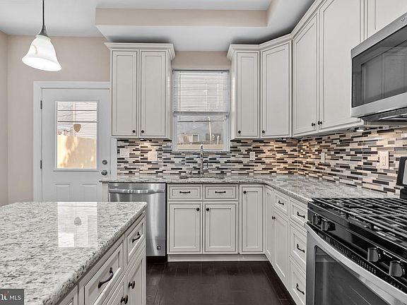 5th image of 2113 Reed St