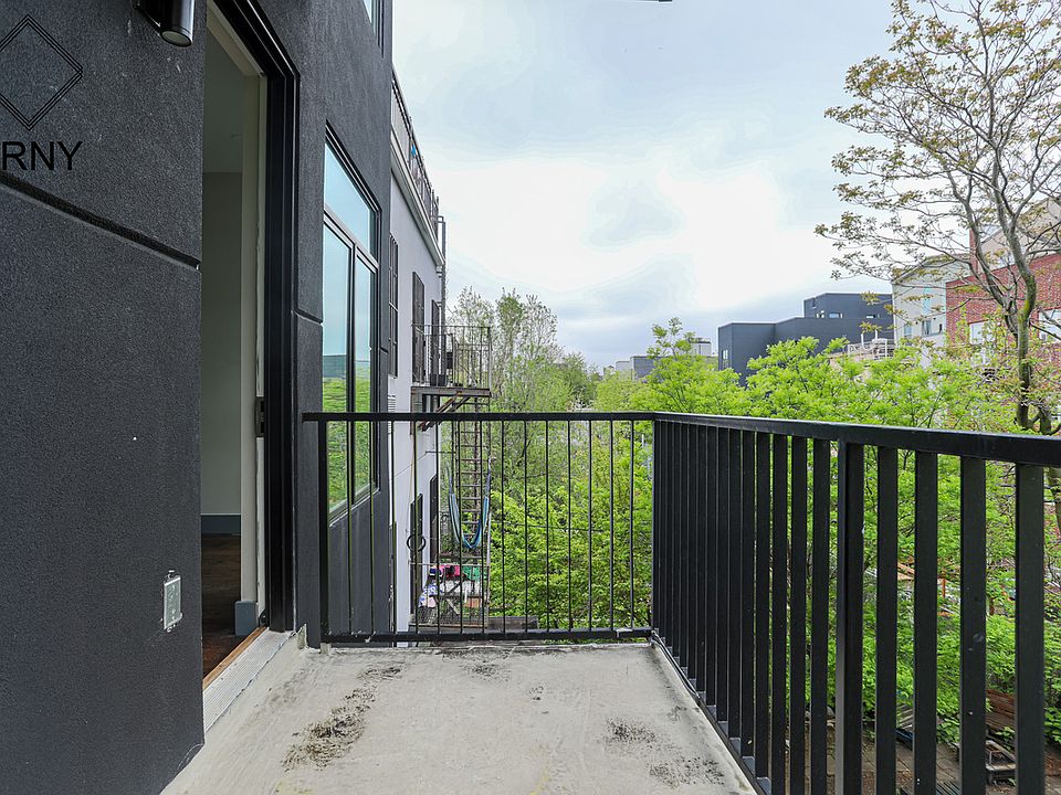 1st image of 114 Jefferson St #3R