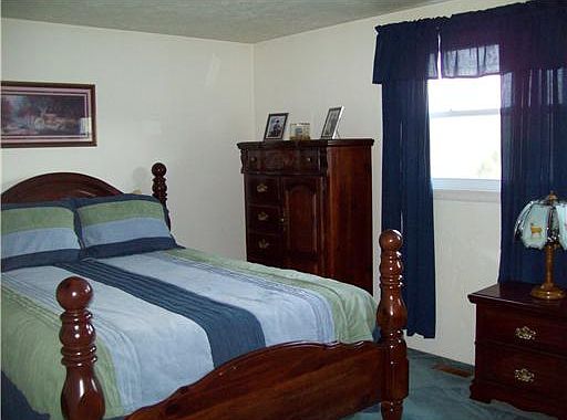 5th image of 215 Wren Dr