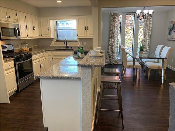 4th image of 609 Stoneybrook Dr