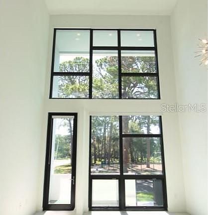 5th image of 945 N Osprey Ave #945