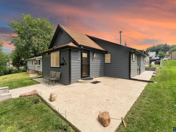 806 N Wayland Ave, Sioux Falls, SD 57103