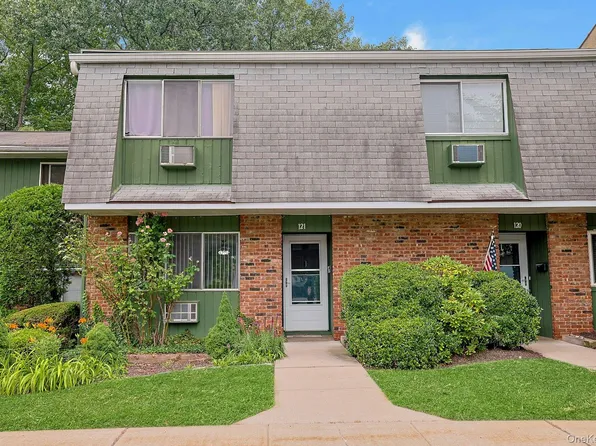 121 Coachlight Sq, Montrose, NY 10548