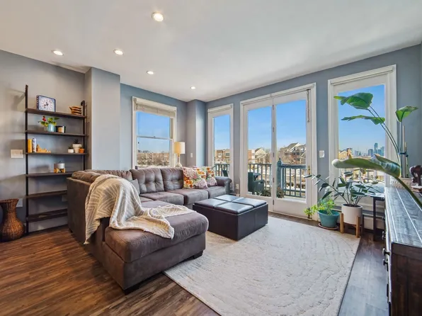 109 Shearwater Ct E APT 22, Jersey City, NJ 07305