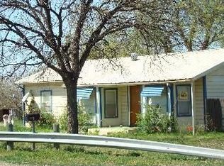 310 W Lafayette Ave, Iowa Park, TX 76367