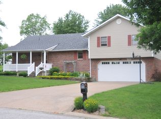 30 Sherwood Estates Ave, Hannibal, MO 63401